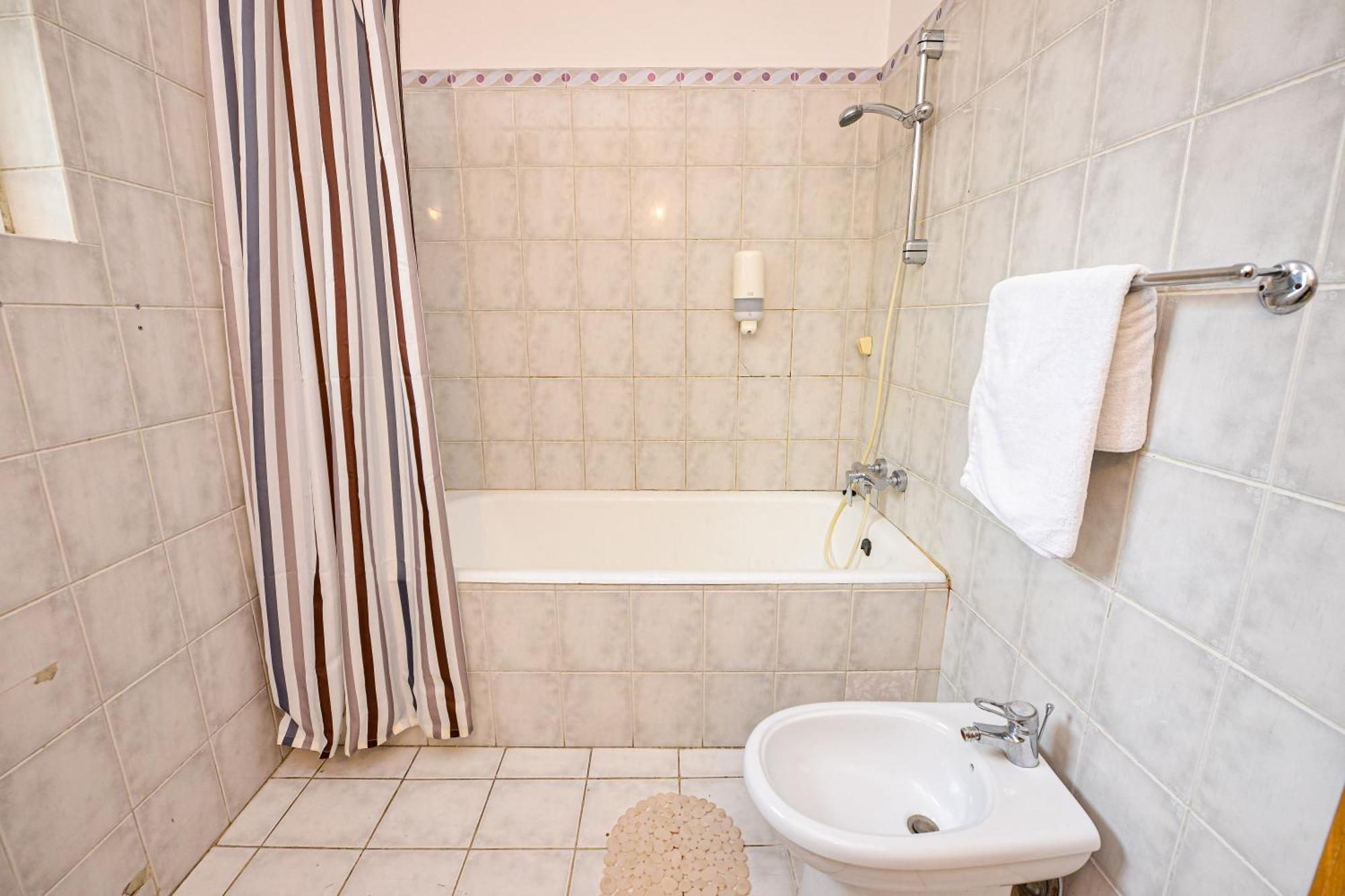 The Lincoln Suites - Central Shabbat Friendly Apartments Bukares Bagian luar foto